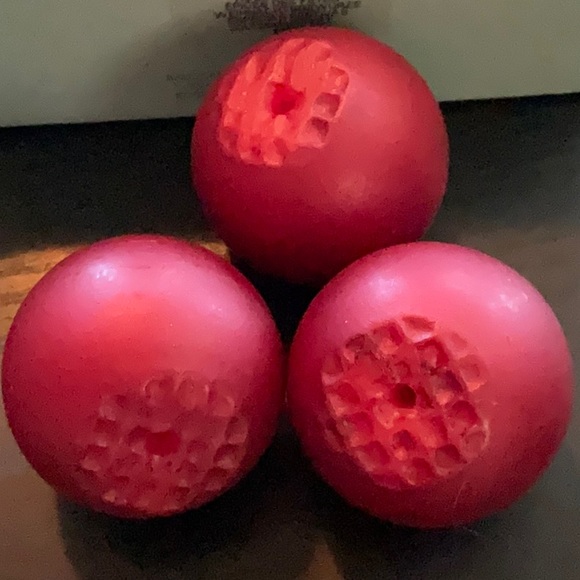 PartyLite Set of 3 Holiday Spices 2” Red Ball Candles - Picture 3 of 8